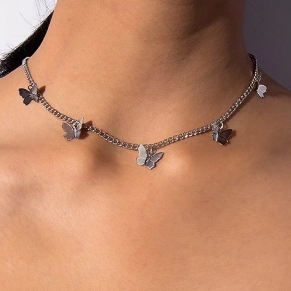 Jewelry - Metal alloy butterfly Pendant Silver Necklace